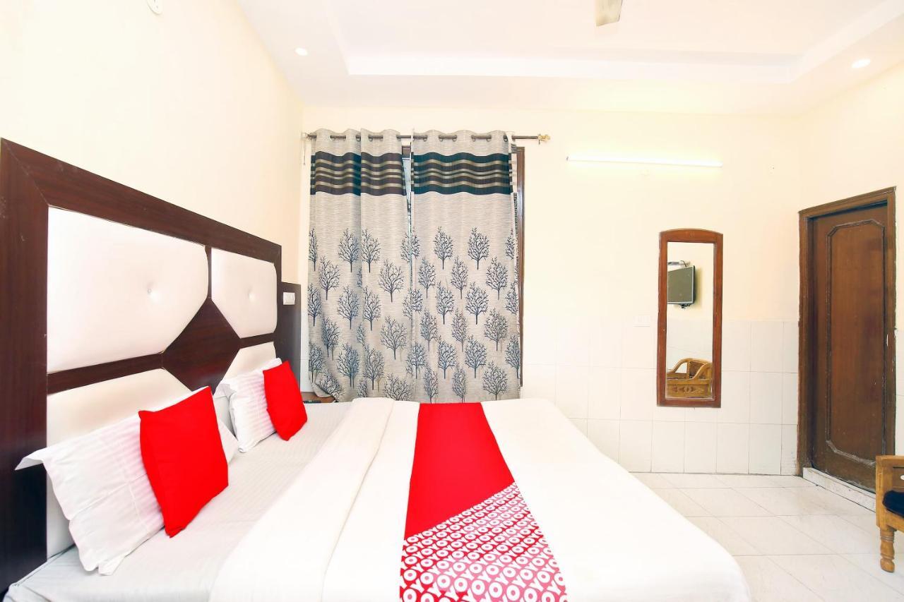 Oyo 2530 Surya Palace Chandigarh Bagian luar foto